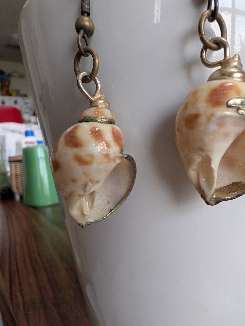 Vintage Real Seashell Capped Dangle Drop Earrings Beach Coastal - Picture 2 of 3